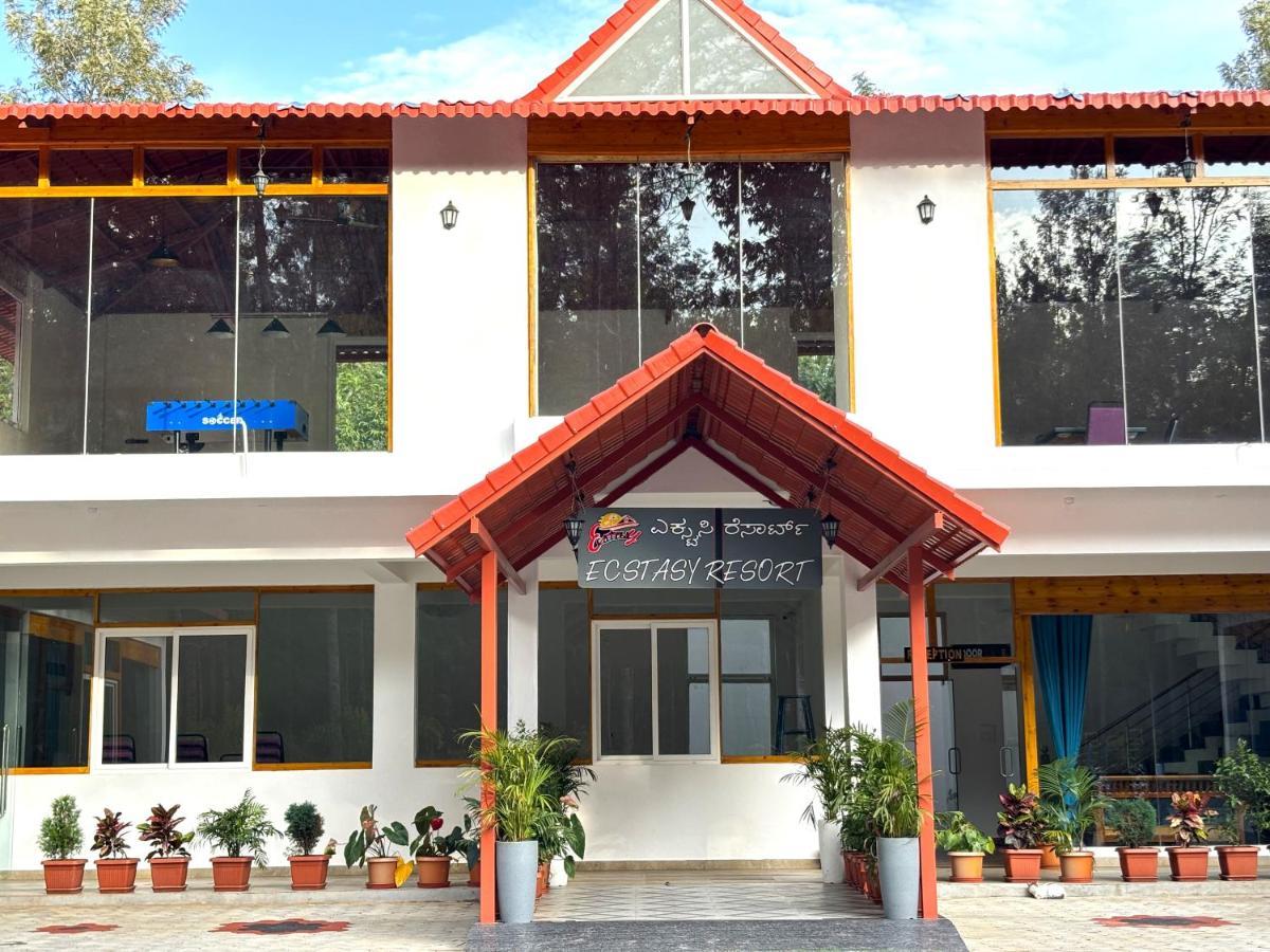 Ecstasy Tent Stay With Swimming Pool & Common Washroom Chikmagalūr 外观 照片